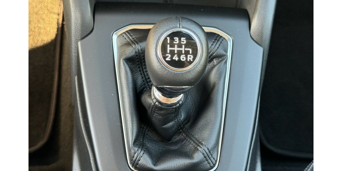 Ford Focus Titanium *Navi/SHZG/LED/TPMT/PDC/1.HD* 18.680 km 18.770 &euro; Bamberg 96052