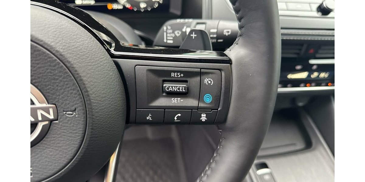 Nissan Qashqai Tekna XTronic *Navi/LED/el. Heckklappe/360 13.081 km 28.690 &euro; Bamberg 96052