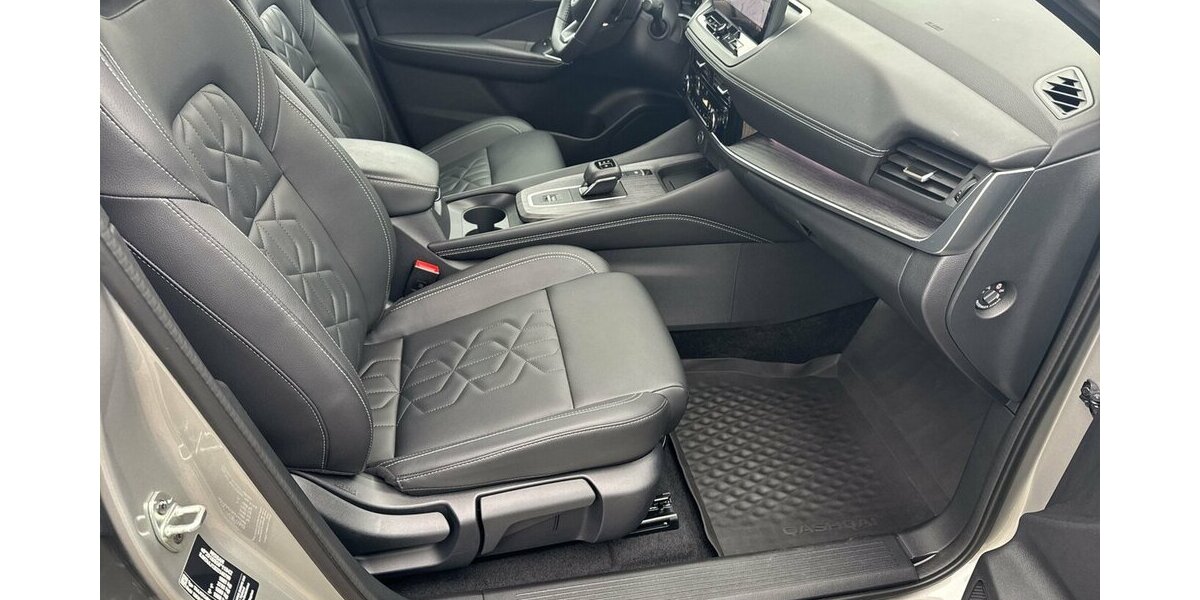 Nissan Qashqai Tekna XTronic *Navi/LED/el. Heckklappe/360 13.081 km 28.690 &euro; Bamberg 96052