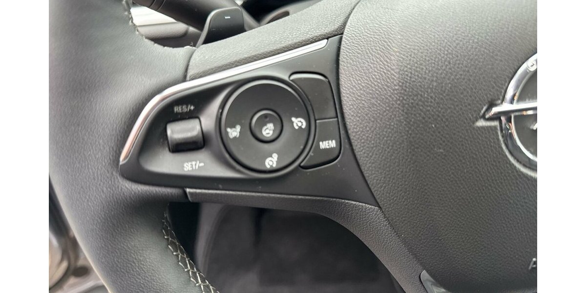 Opel Grandland Ultimate *ACC/Navi/19Zoll Alu/LED/el.Hec 35.065 km 23.980 &euro; Bamberg 96052