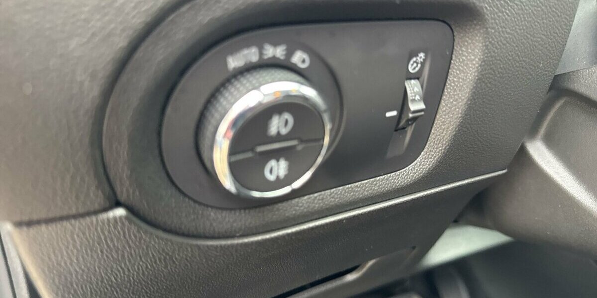 Opel Grandland Ultimate *ACC/Navi/19Zoll Alu/LED/el.Hec 35.065 km 23.980 &euro; Bamberg 96052