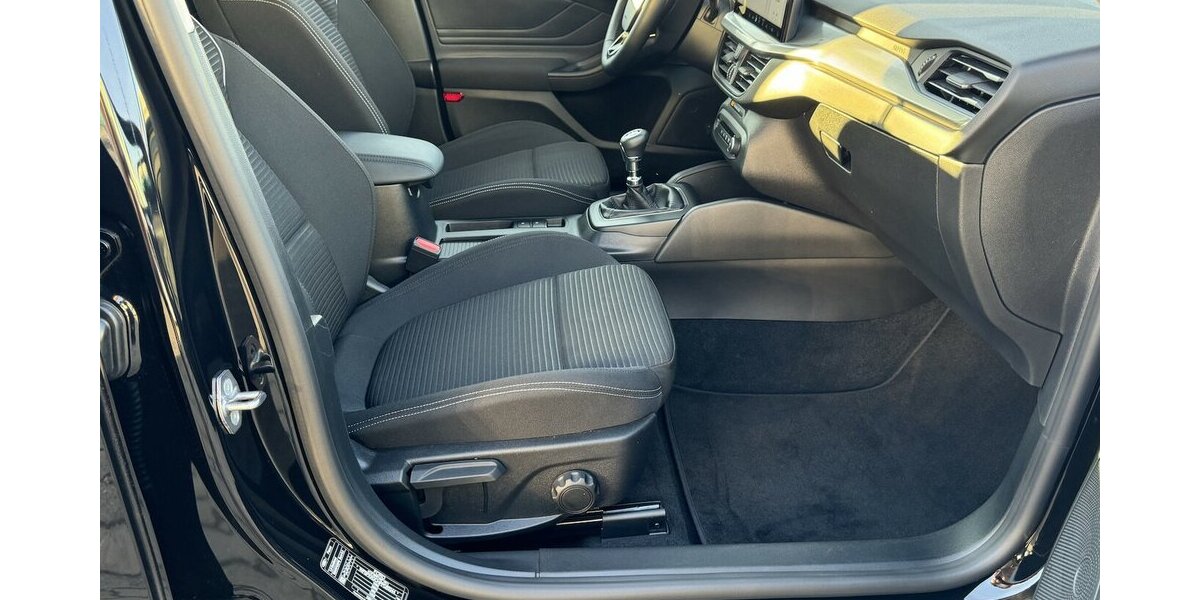 Ford Focus Titanium *Navi/SHZG/LED/TPMT/PDC/1.HD* 18.680 km 18.770 &euro; Bamberg 96052