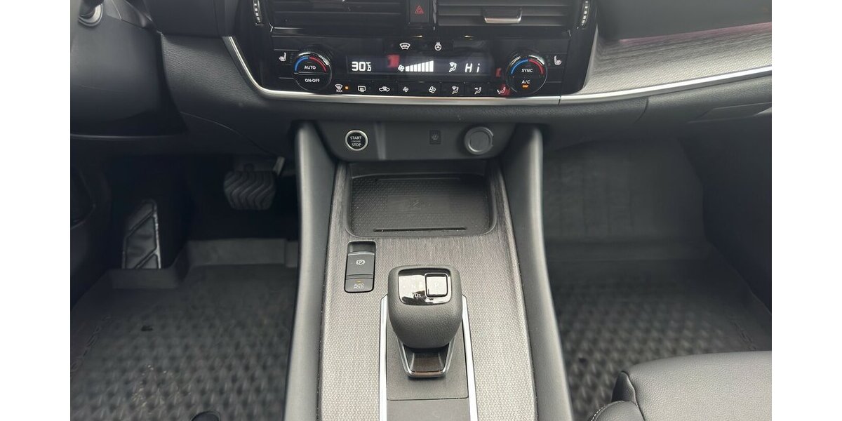 Nissan Qashqai Tekna XTronic *Navi/LED/el. Heckklappe/360 12.268 km 28.690 &euro; Bamberg 96052