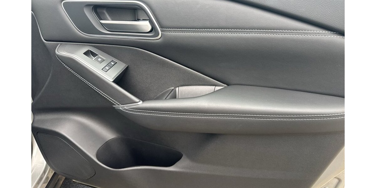 Nissan Qashqai Tekna XTronic *Navi/LED/el. Heckklappe/360 13.081 km 28.690 &euro; Bamberg 96052