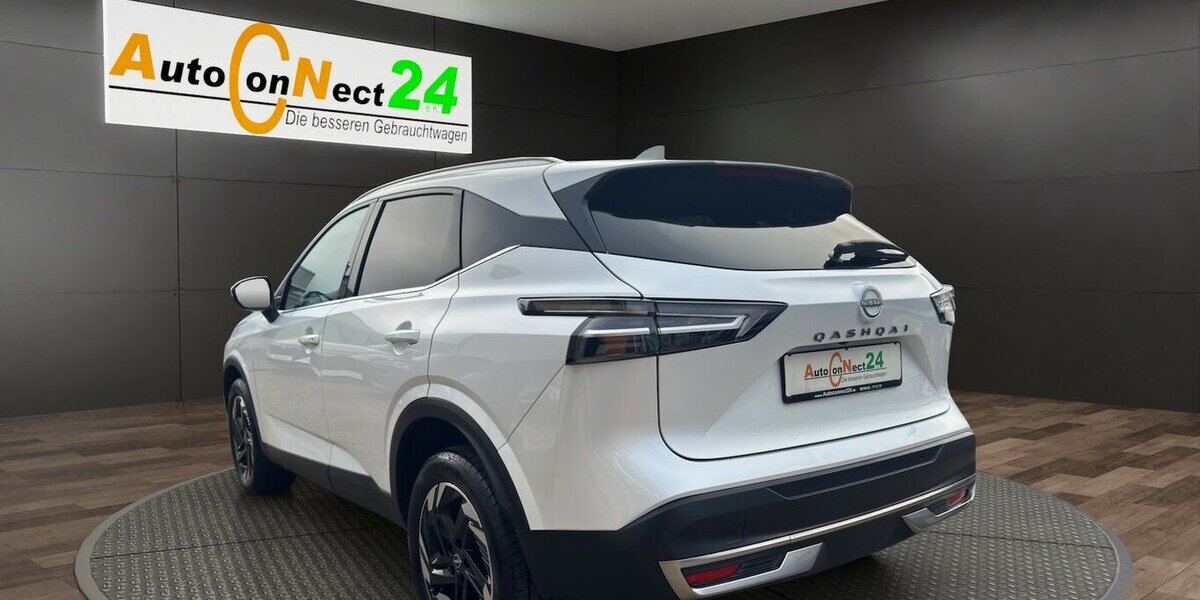 Nissan Qashqai N-Connecta XTronic *Navi/LED/Kamera360/PDC 17.447 km 25.980 &euro; Bamberg 96052