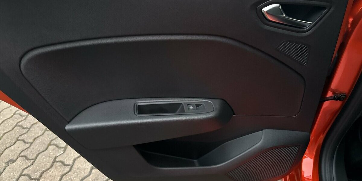 Renault Clio TCE Evolution *LED/Navi-App/Kamera/PDC/SHZG* 2.584 km 16.890 &euro; Bamberg 96052