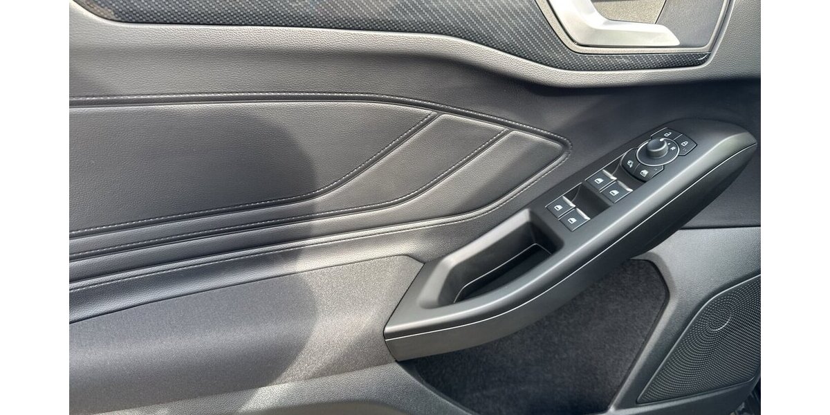 Ford Focus ST-Line X*Automatik//Navi/SHZG/PDC/Kamera* 9.976 km 23.390 &euro; Bamberg 96052