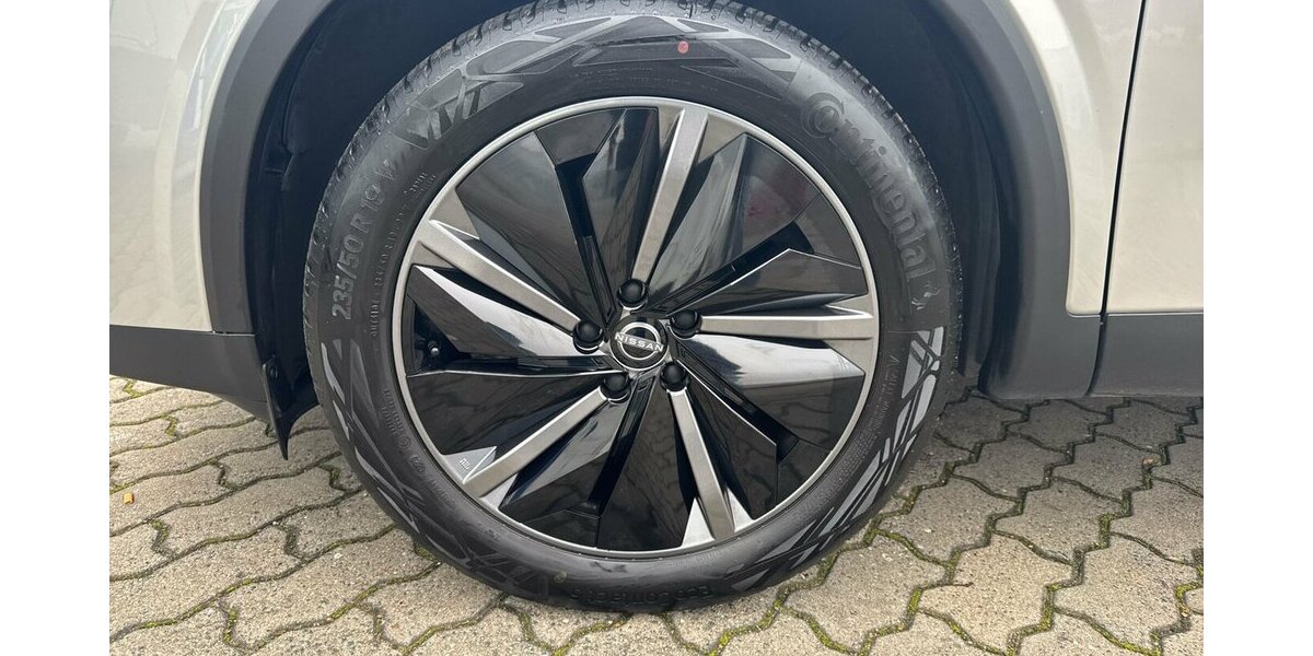 Nissan Qashqai Tekna XTronic *Navi/LED/el. Heckklappe/360 13.081 km 28.690 &euro; Bamberg 96052