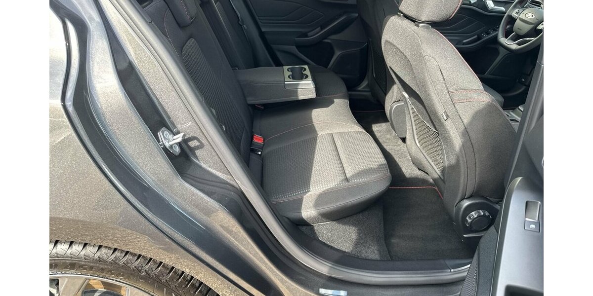 Ford Focus ST-Line X*Automatik//Navi/SHZG/PDC/Kamera* 9.976 km 23.390 &euro; Bamberg 96052