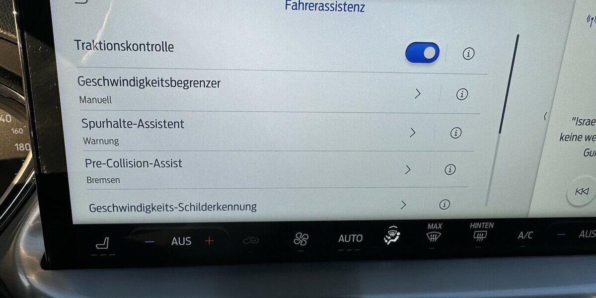 Ford Focus Titanium *Navi/SHZG/LED/TPMT/PDC/1.HD* 18.680 km 18.770 &euro; Bamberg 96052