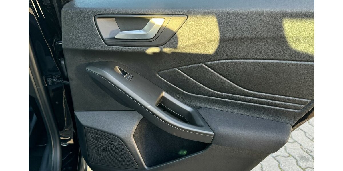 Ford Focus Titanium *Navi/SHZG/LED/TPMT/PDC/1.HD* 18.680 km 18.770 &euro; Bamberg 96052