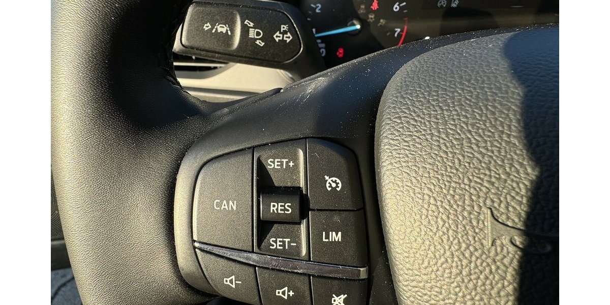 Ford Focus Titanium *Navi/SHZG/LED/TPMT/PDC/1.HD* 18.680 km 18.770 &euro; Bamberg 96052