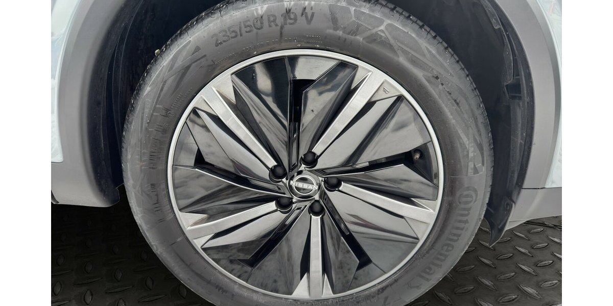 Nissan Qashqai Tekna XTronic *Navi/LED/el. Heckklappe/360 12.268 km 28.690 &euro; Bamberg 96052