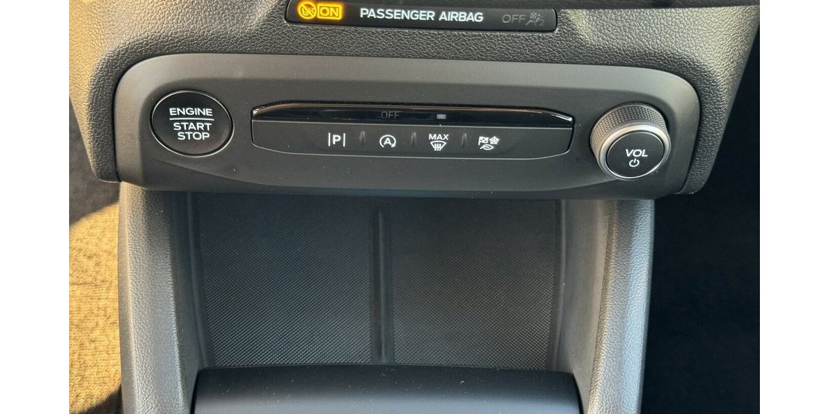 Ford Focus Titanium *Navi/SHZG/LED/TPMT/PDC/1.HD* 18.680 km 18.770 &euro; Bamberg 96052